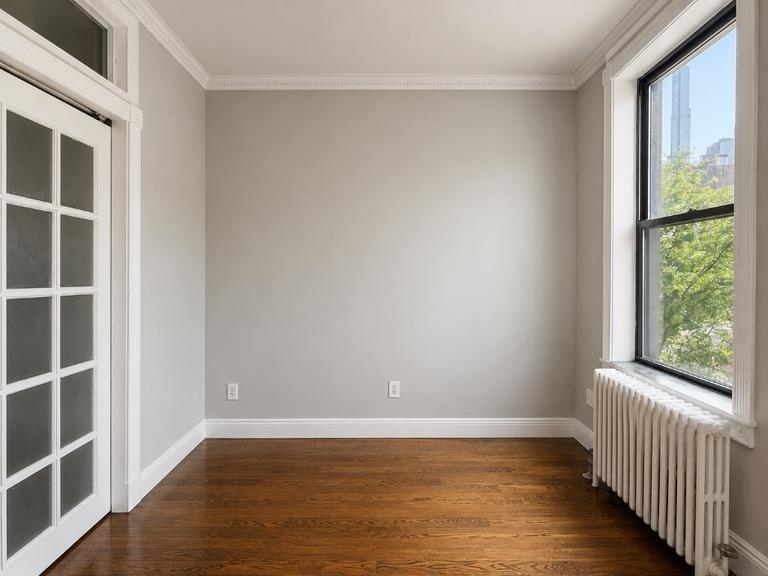 Tenth Avenue - Photo 11