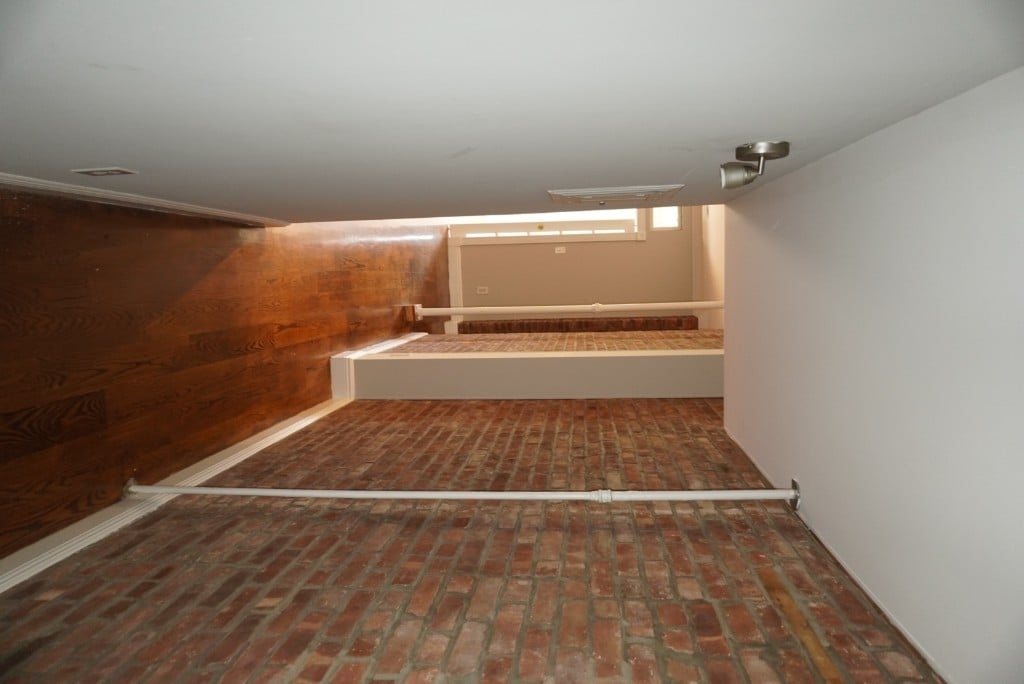 Tenth Avenue - Photo 17