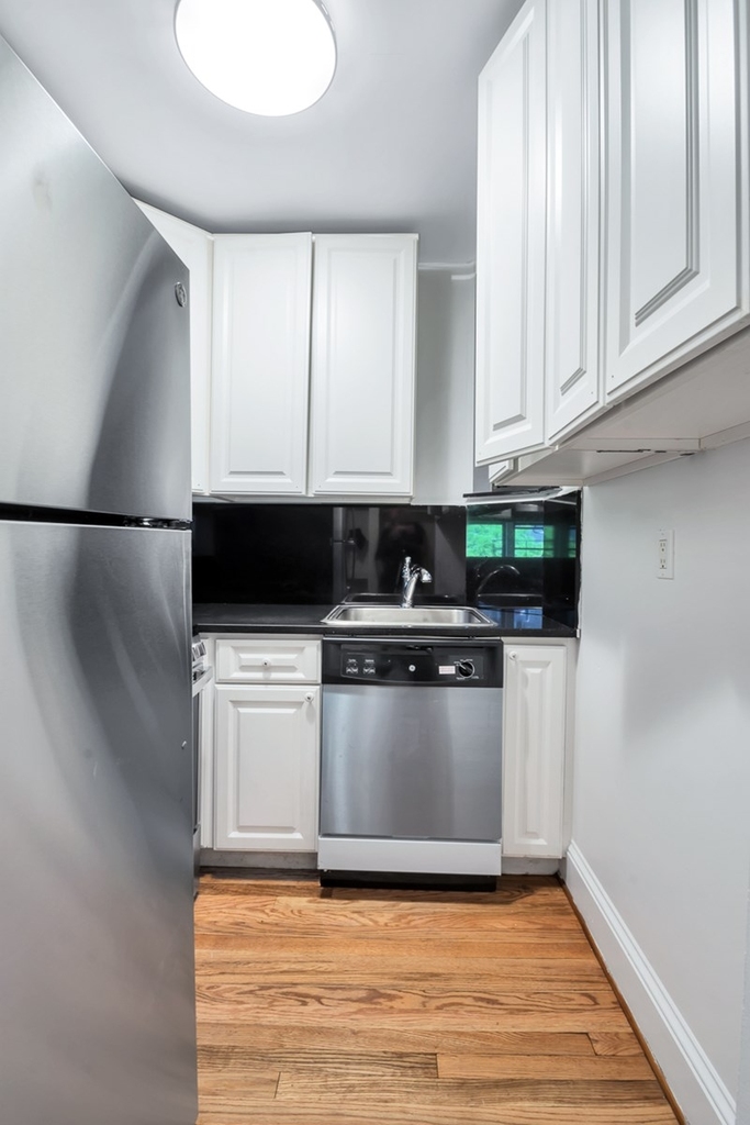 East 73rd - Photo 0
