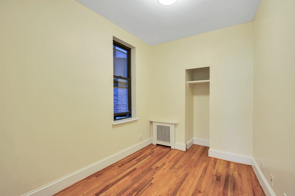 East 73rd - Photo 3