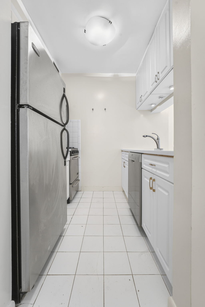 300 Albany Street - Photo 3