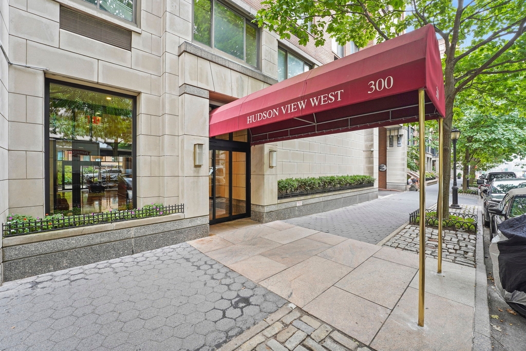 300 Albany Street - Photo 8