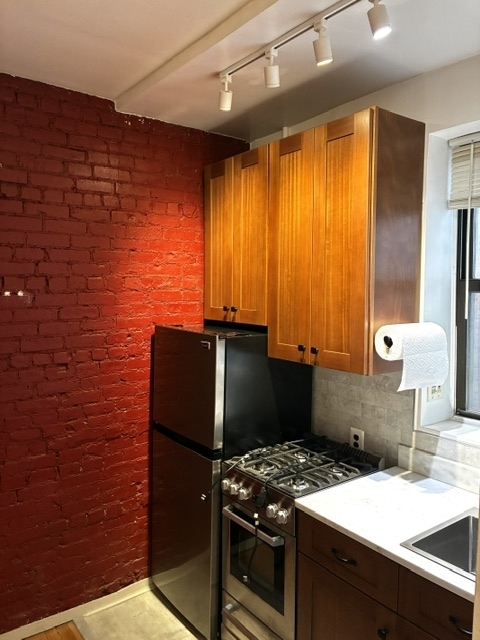 209 East 81st street New York,NY 10028 - Photo 7