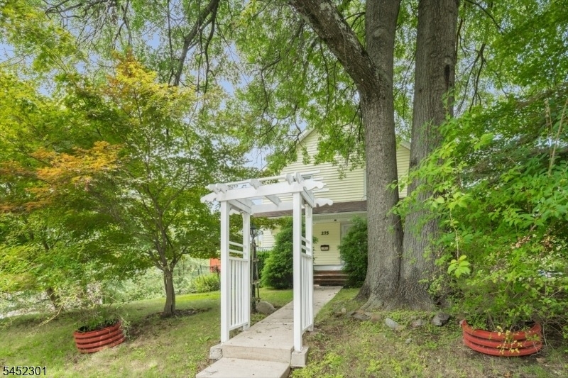 275 E Mt Pleasant Ave - Photo 4