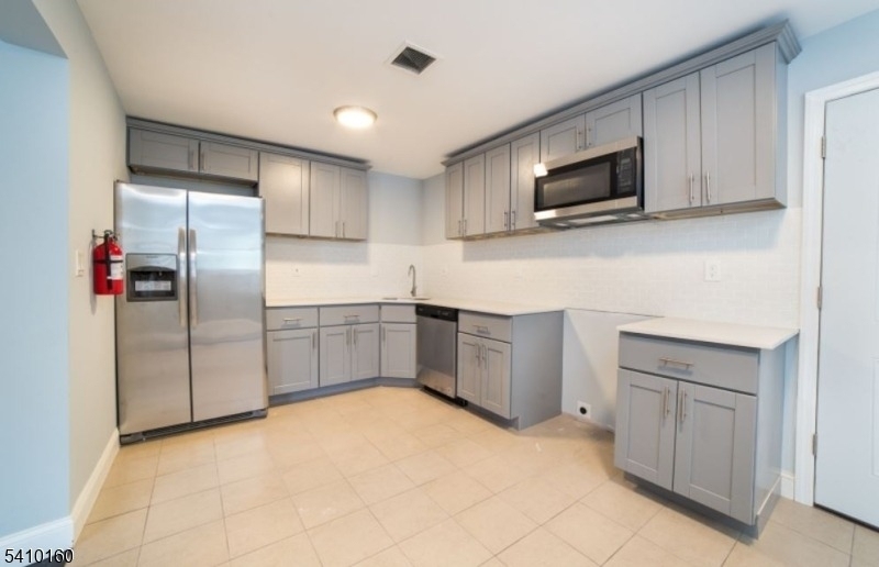 372 E Blackwell St - Photo 4