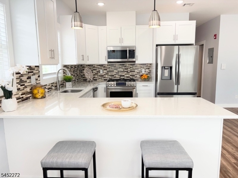 627 Bloomfield Ave - Photo 3