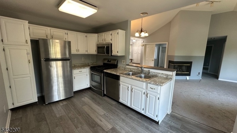 4 Harker Hill Dr - Photo 1