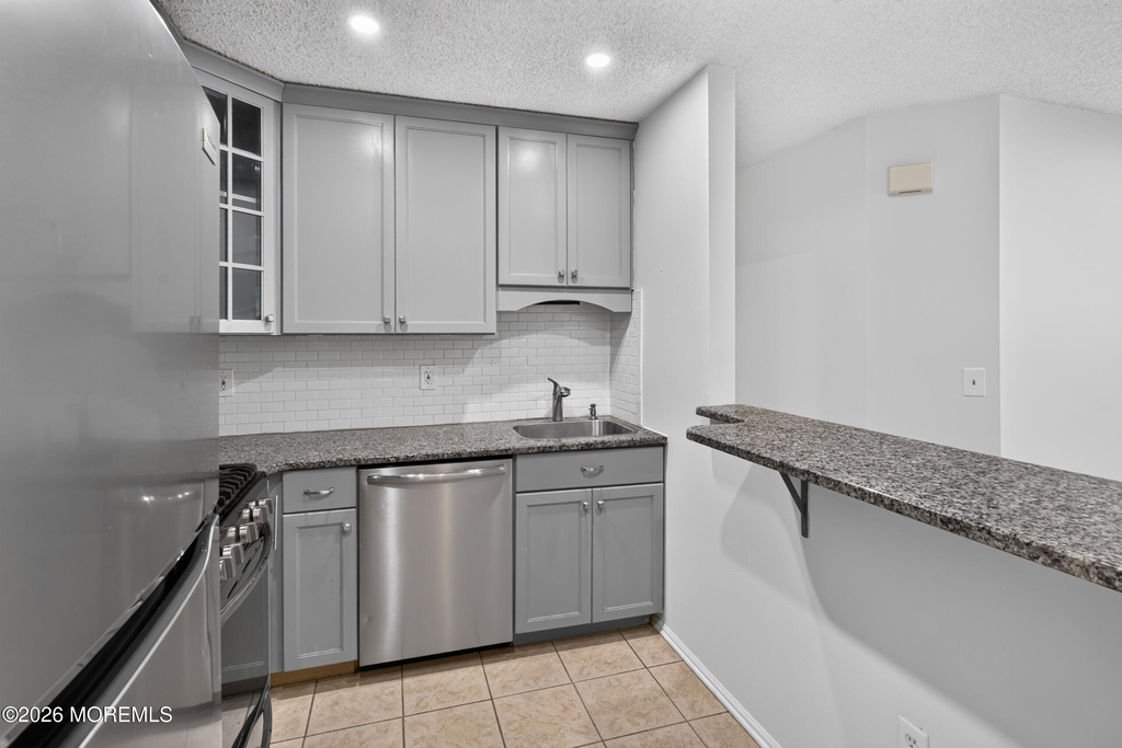 92 Des Moines Court - Photo 1