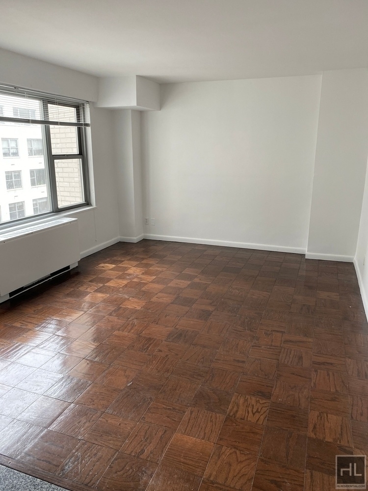 East 63rd Street - Photo 2
