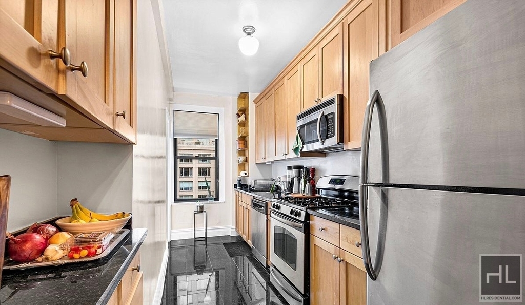 East 68 Street - Photo 3