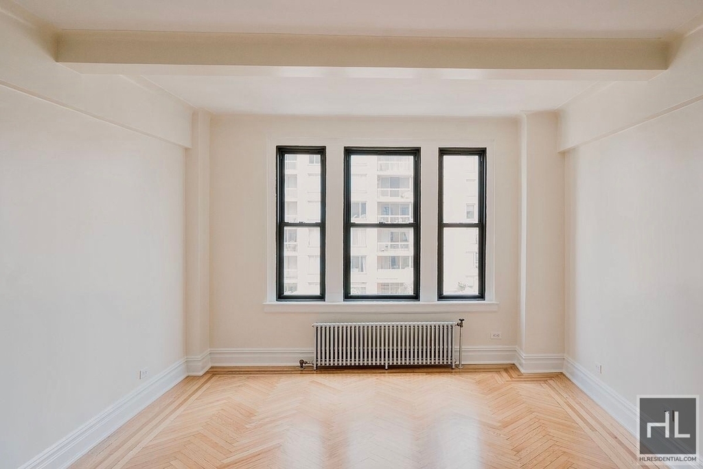 East 68 Street - Photo 1