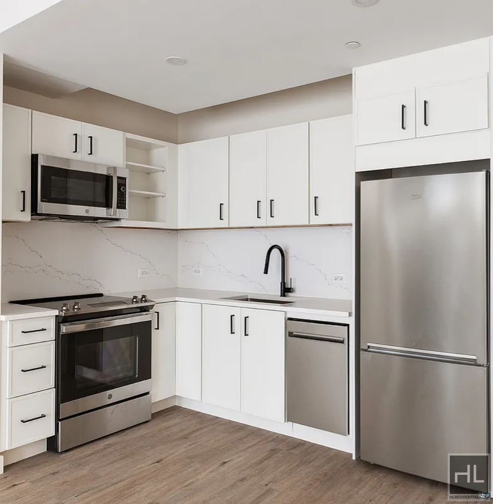 East 177 Street - Photo 4
