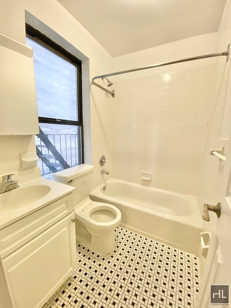 East 80 Street - Photo 2