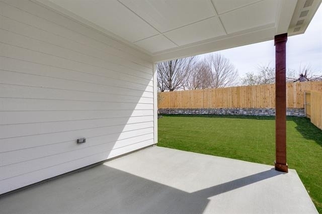 1710 Paul Drive - Photo 2