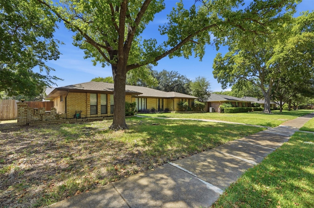 2728 Northcrest Drive - Photo 3