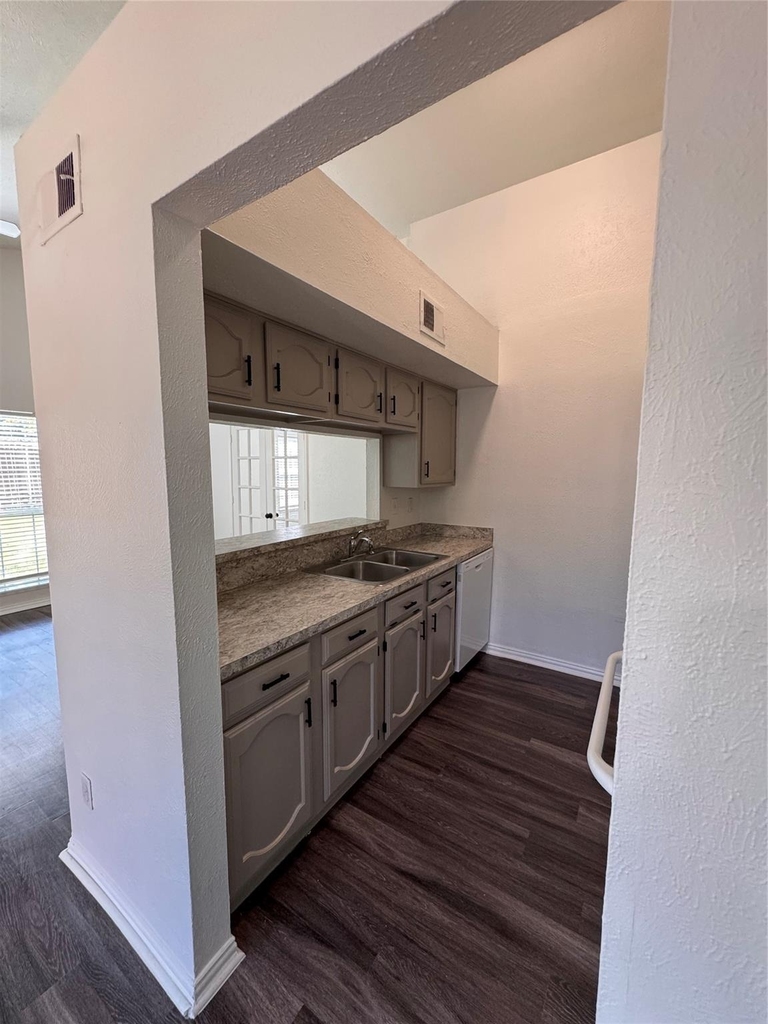7512 Independence Drive - Photo 2