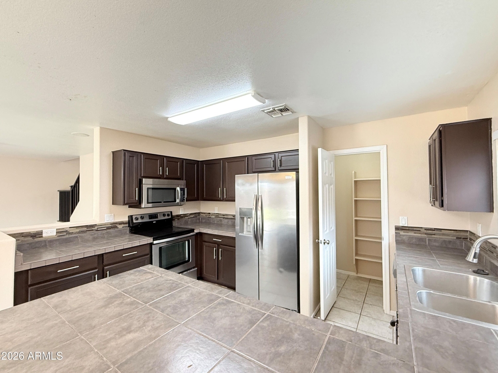 805 S Esmeralda -- - Photo 7
