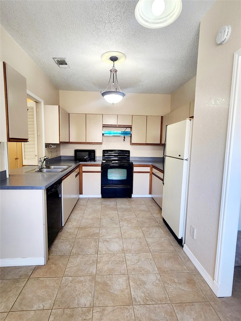 3500 E Park Boulevard - Photo 10
