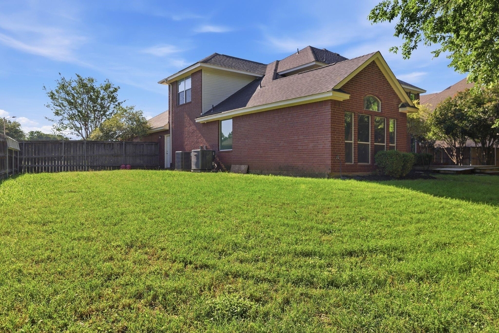 7000 Winthorp Drive - Photo 36
