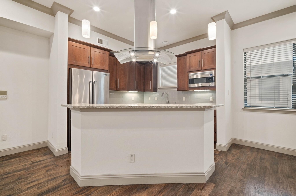 3142 Ross Avenue - Photo 1