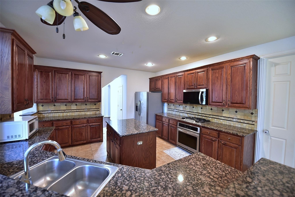 1125 Waterford Way - Photo 8
