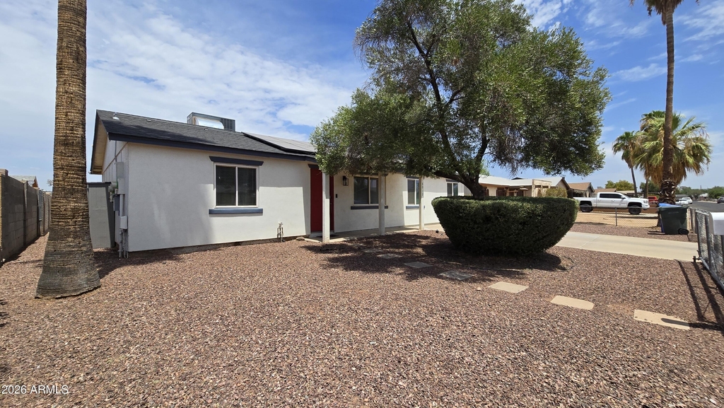 8012 W Highland Avenue - Photo 3
