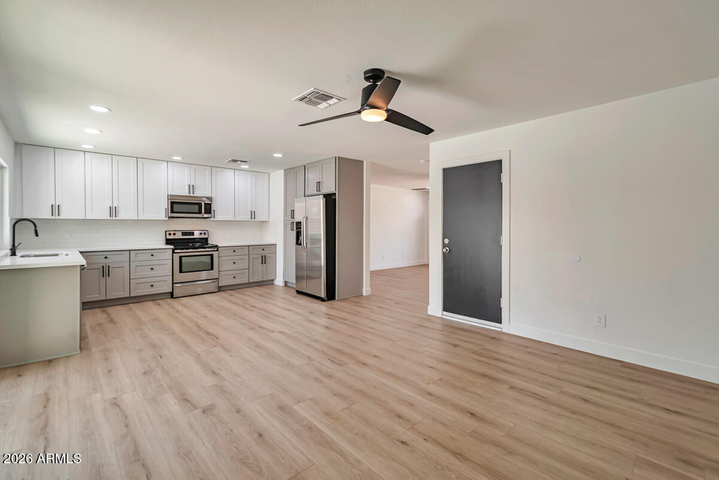 906 W Colgate Drive - Photo 5