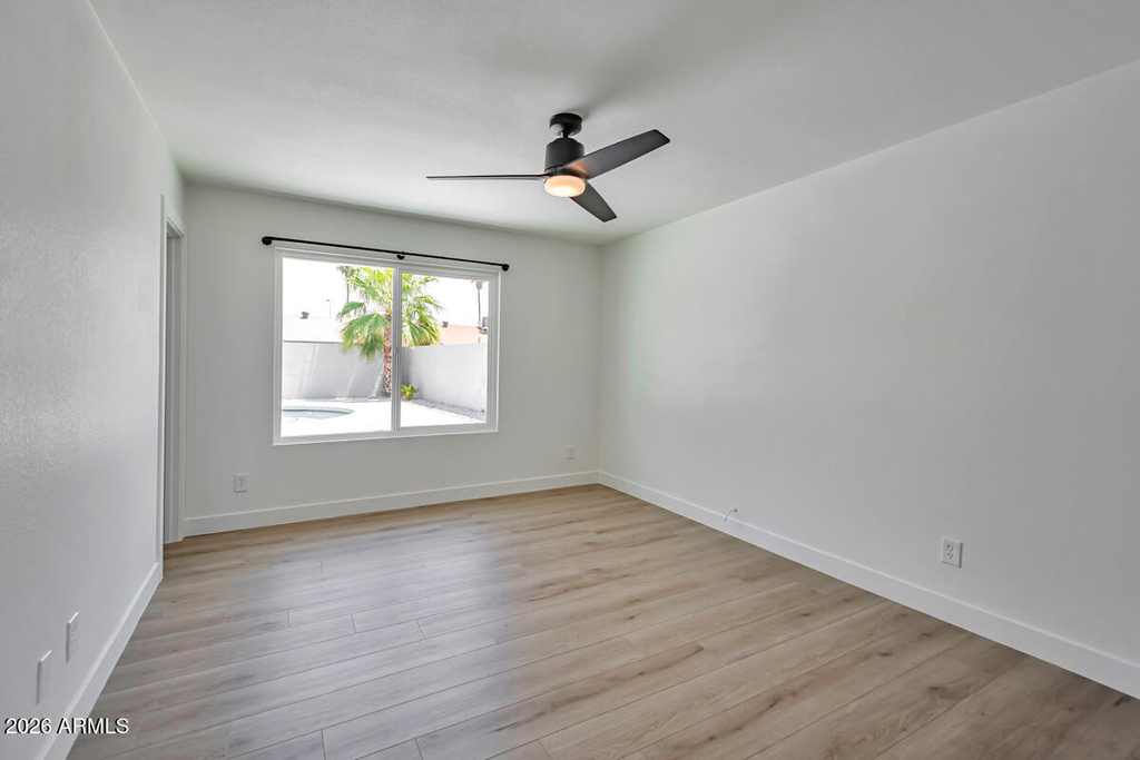 906 W Colgate Drive - Photo 11