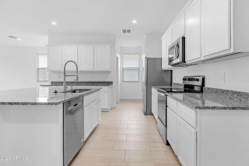 2856 W Seaver Avenue - Photo 2