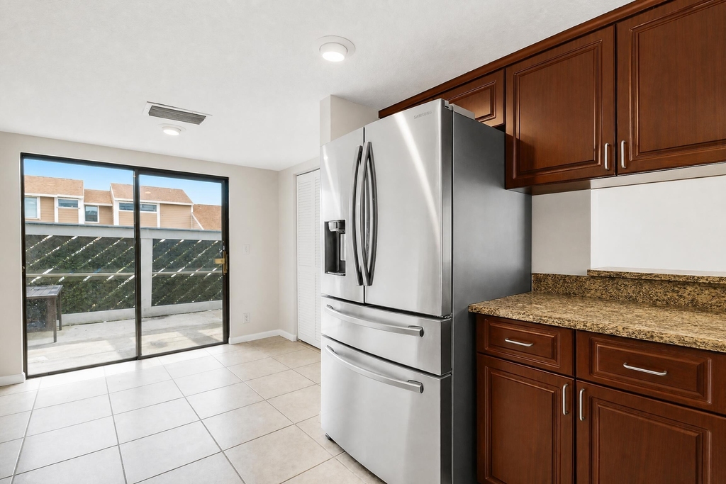 202 Lakewood Drive - Photo 2