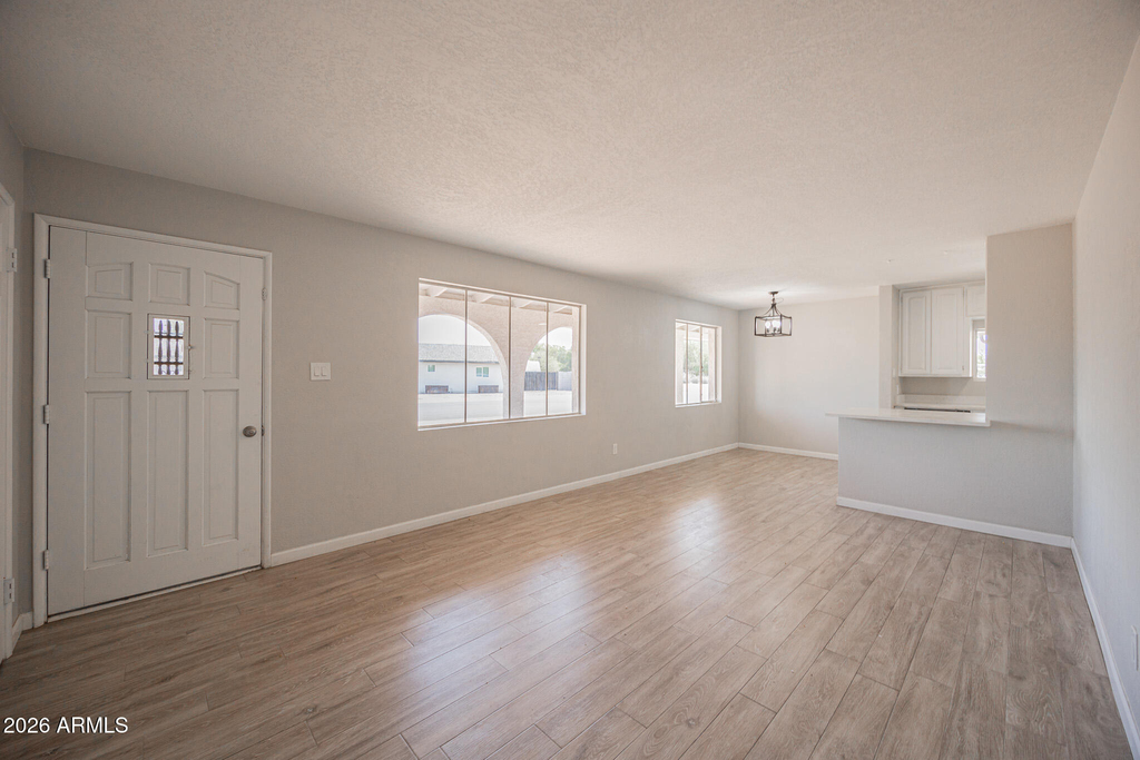 1140 W 7th Street - Photo 4