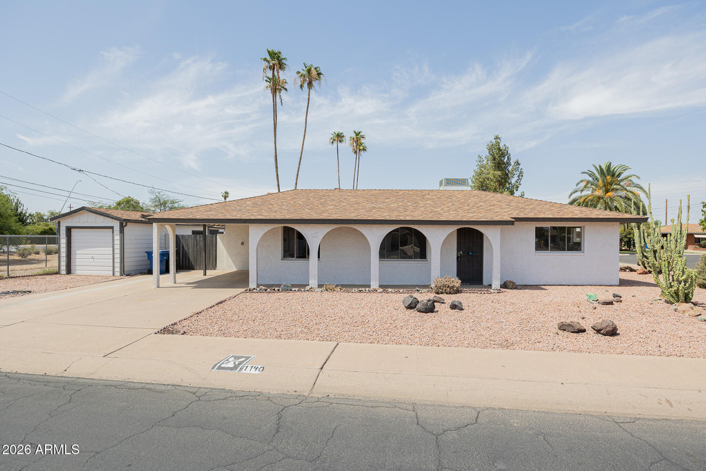 1140 W 7th Street - Photo 1