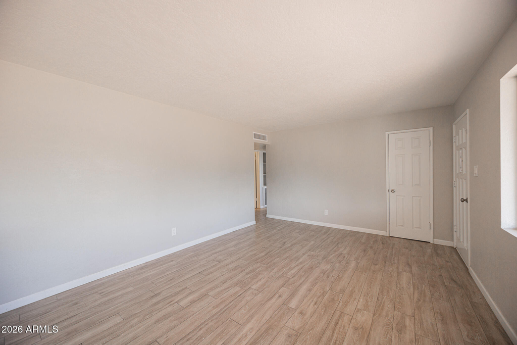 1140 W 7th Street - Photo 6