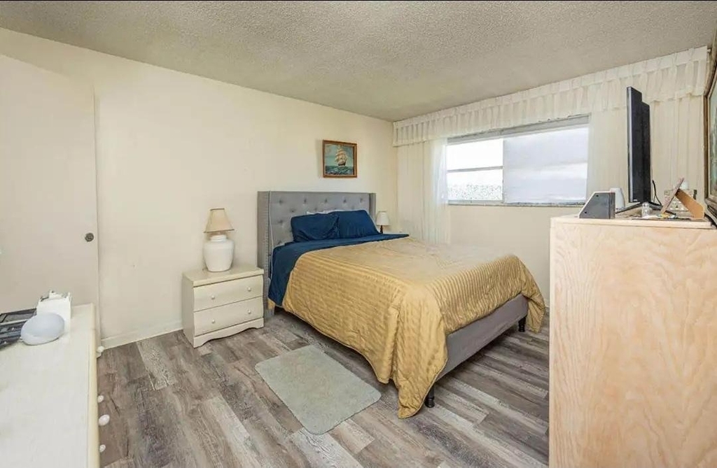 2615 Ne 3rd Court Ne - Photo 11