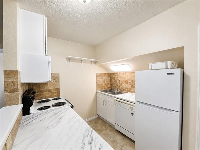 910 Hillside Beach Drive - Photo 2