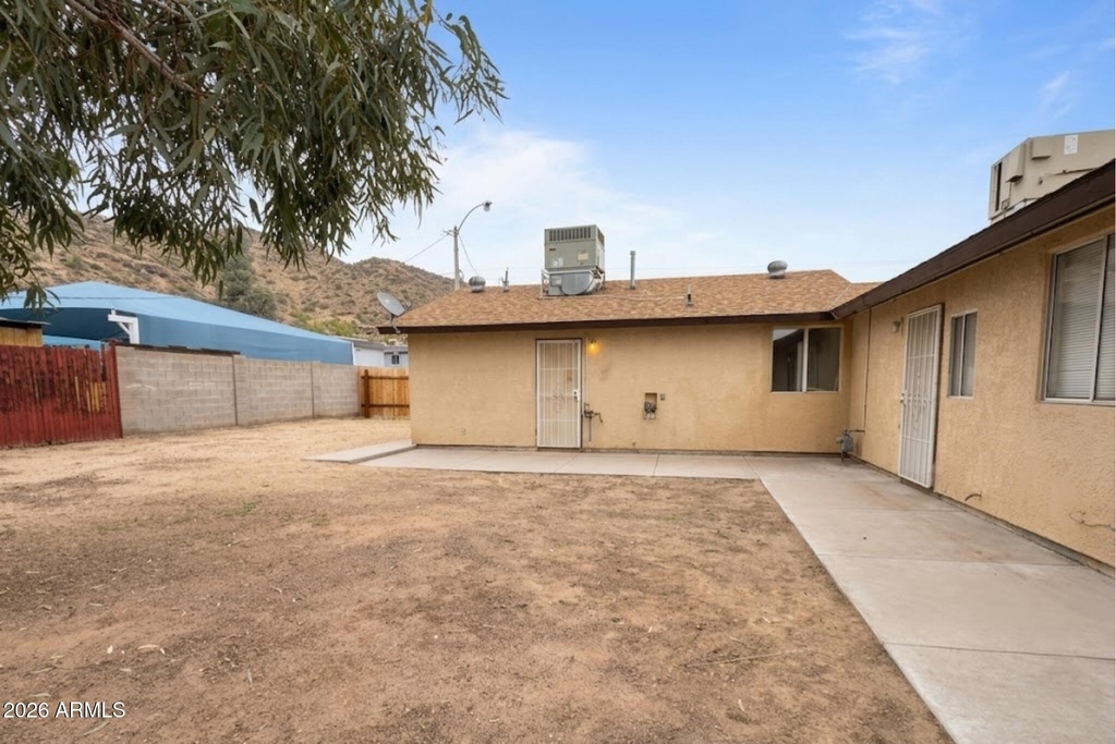 1702 W Shangri La -- - Photo 7