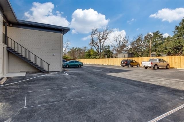 5917 Gaston Avenue - Photo 9
