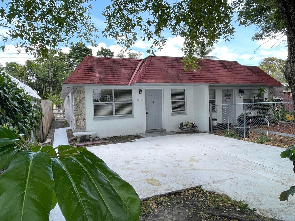1316 Nw 8th Avenue - Photo 0