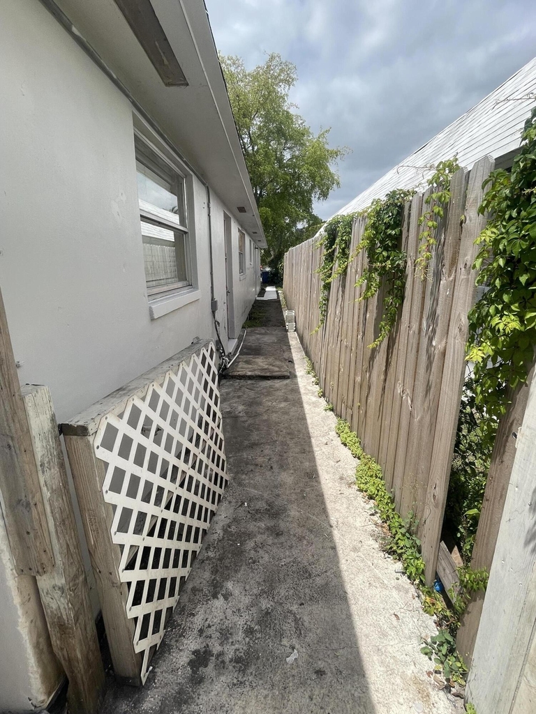 1316 Nw 8th Avenue - Photo 6