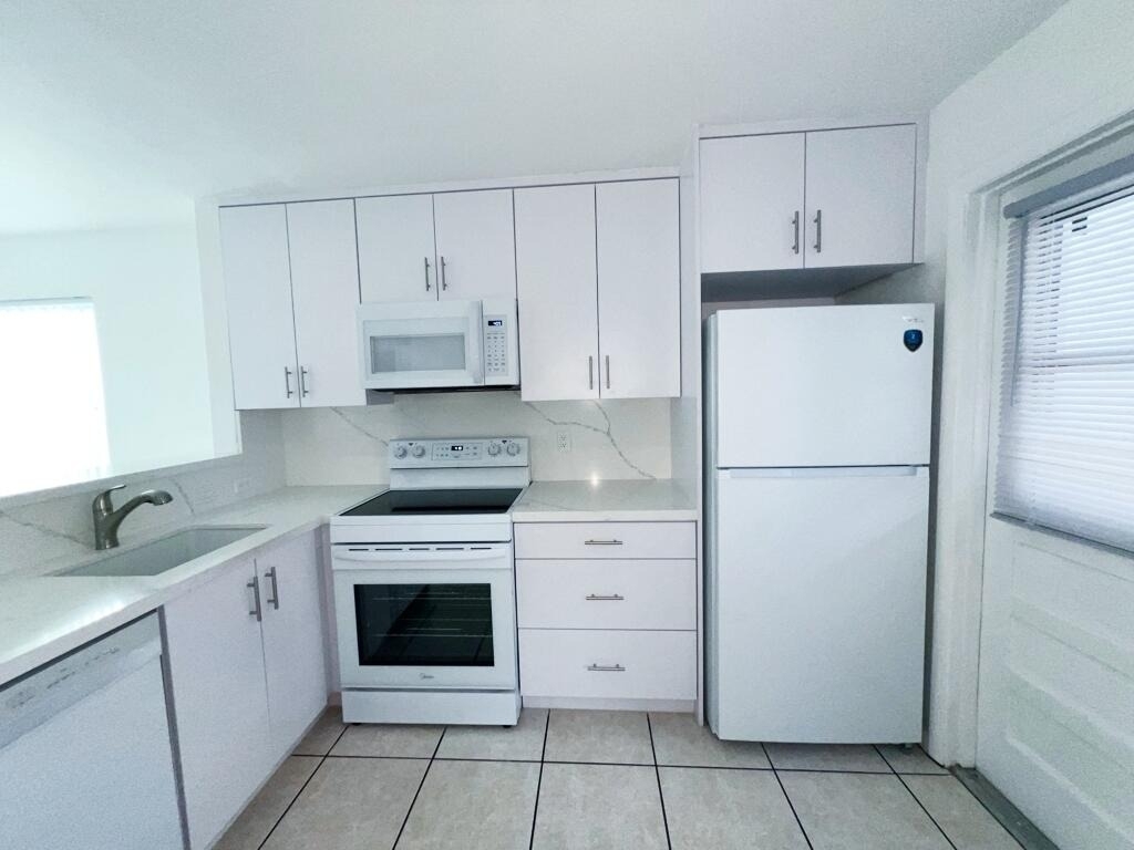 3777 Nw 78th Avenue - Photo 2
