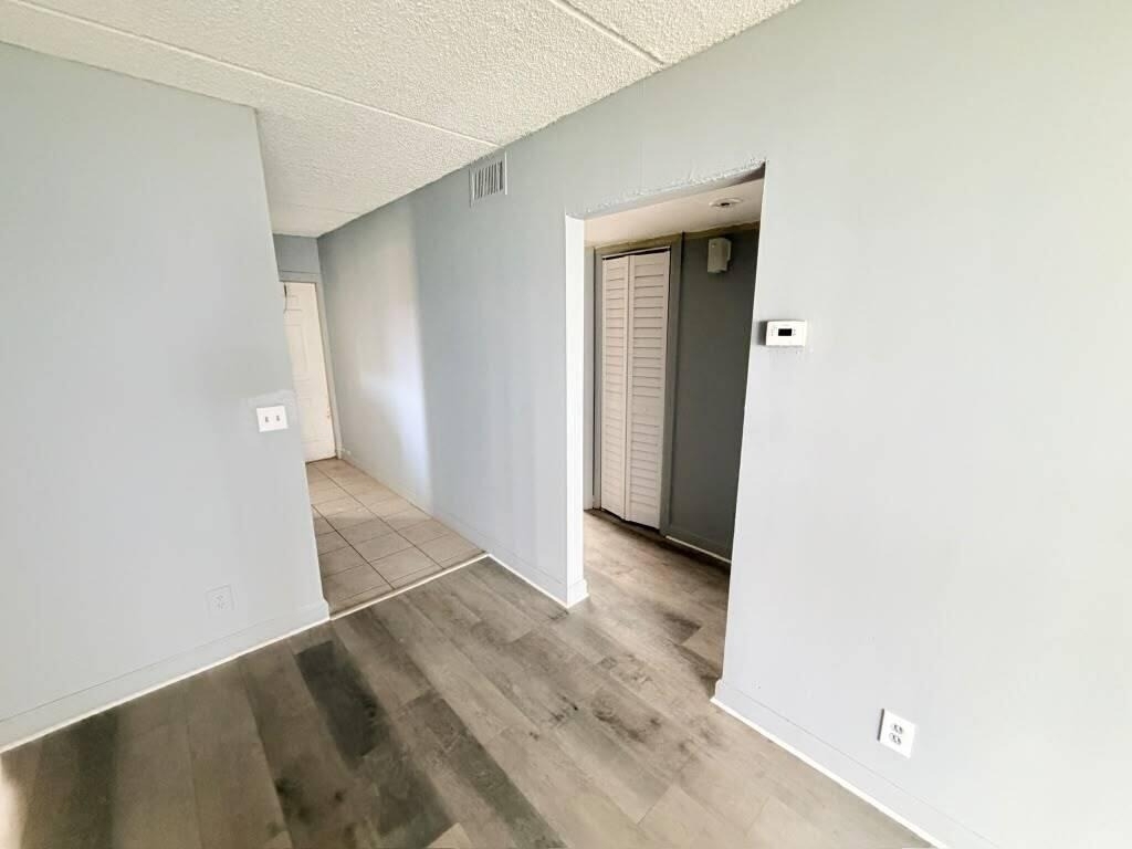 1501 Crescent Circle - Photo 2