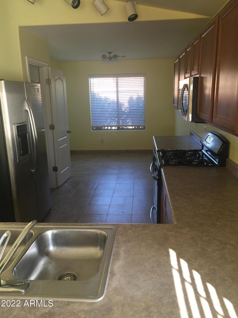 249 S 14th Circle - Photo 1