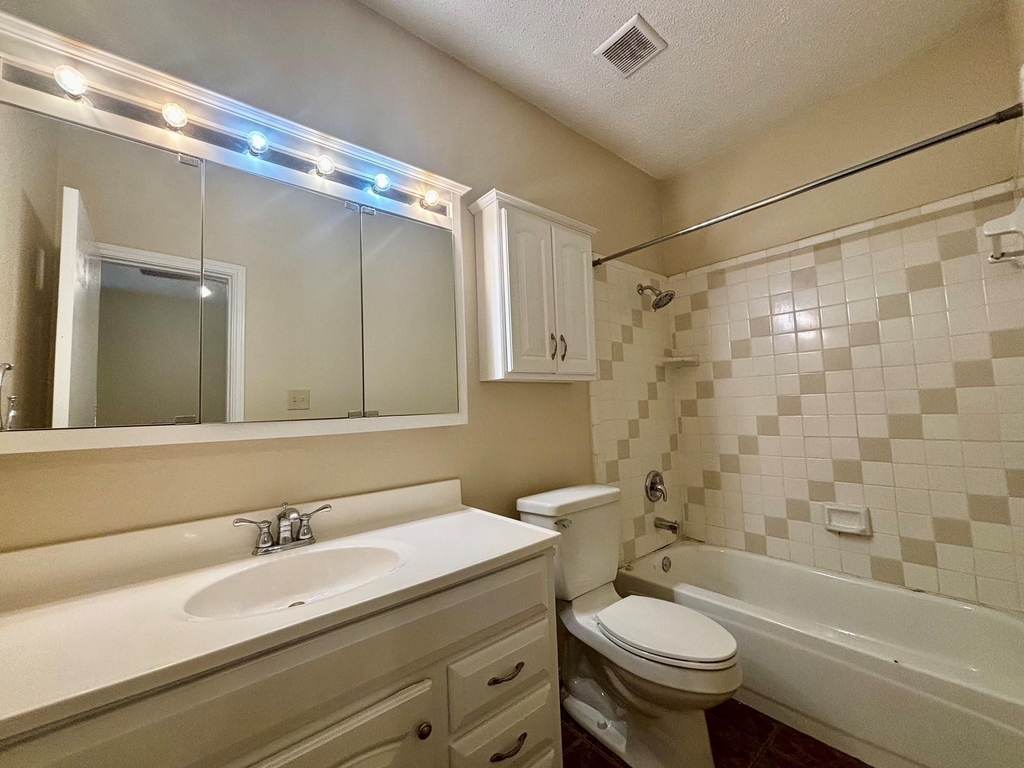 2915 Roxboro Road - Photo 14