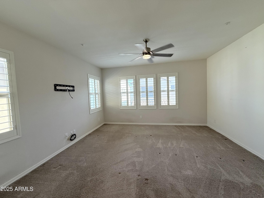 2366 W Gloria Lane - Photo 32