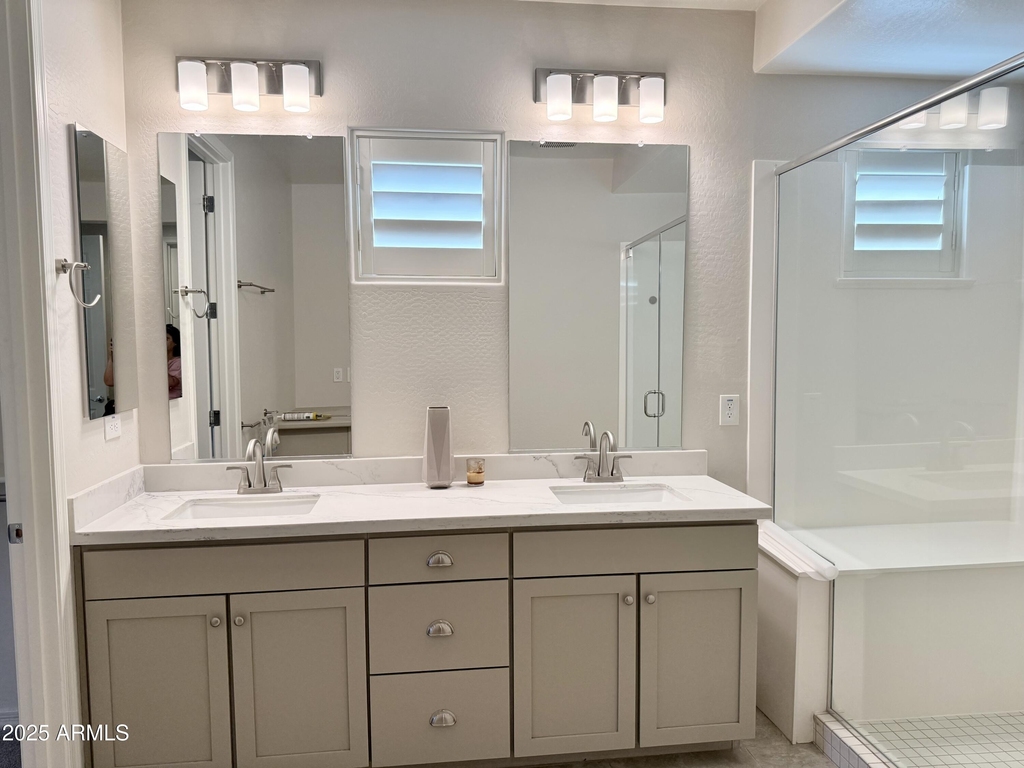 2366 W Gloria Lane - Photo 35