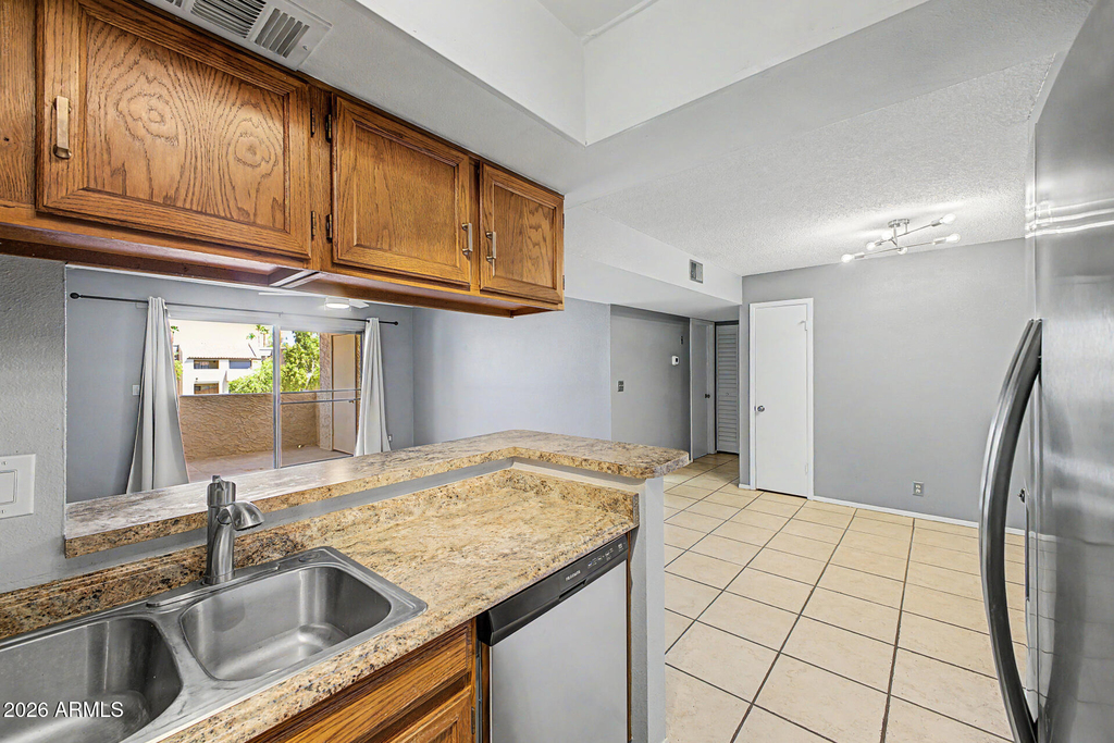 540 N May Street - Photo 7