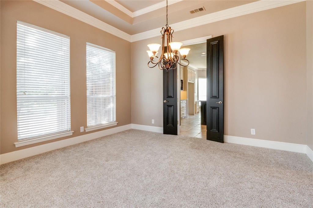 801 Camelot Court - Photo 8