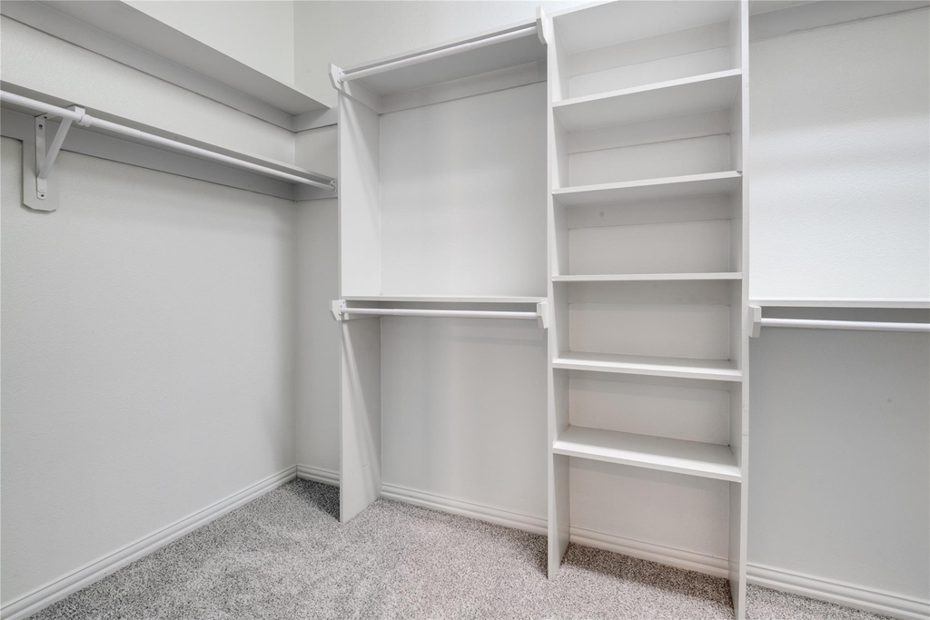 801 Camelot Court - Photo 24