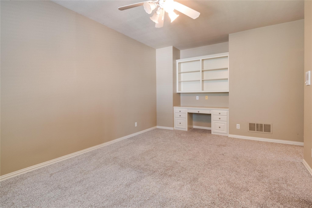 801 Camelot Court - Photo 31