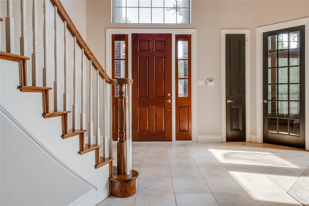 801 Camelot Court - Photo 7